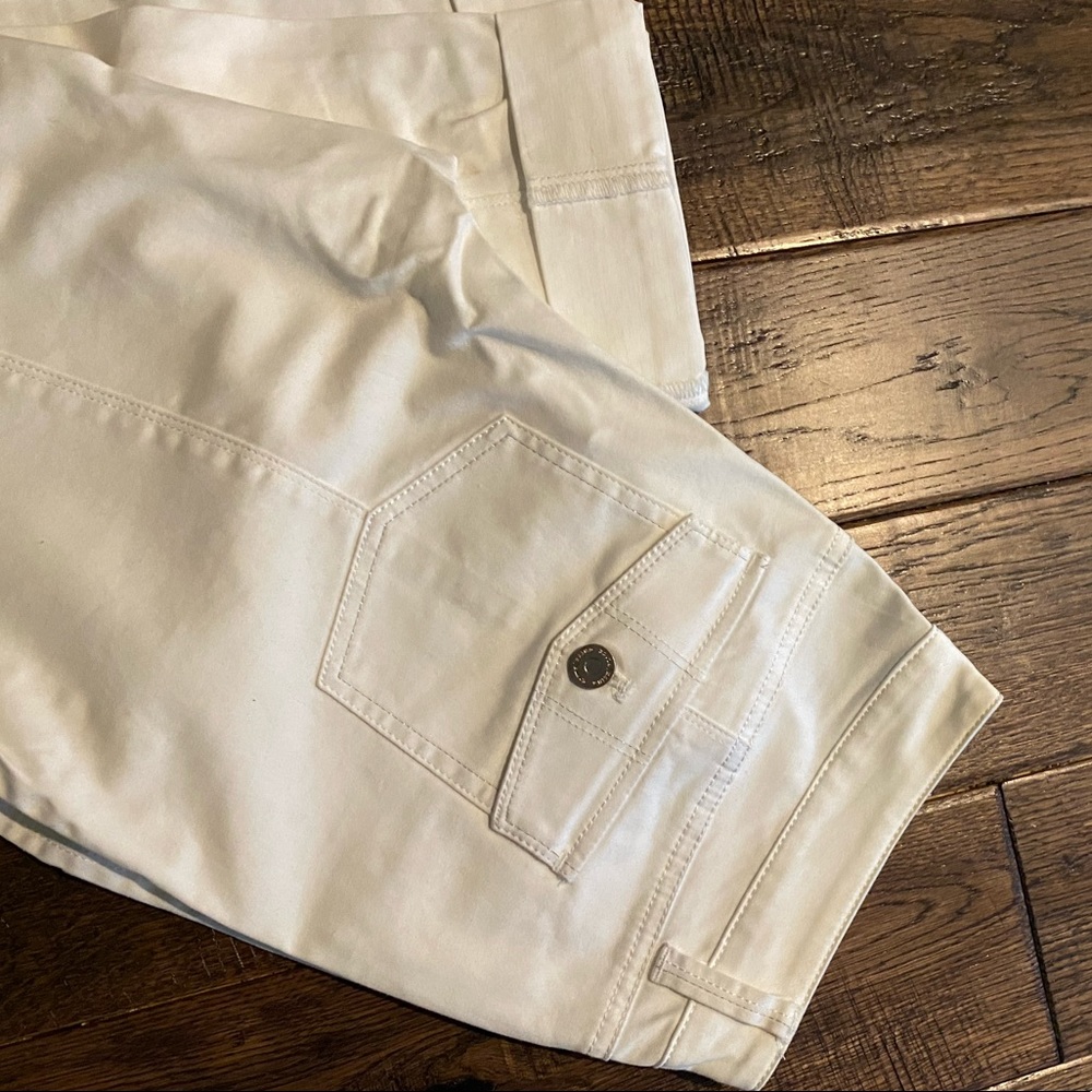 White House Black Market Slim Crop size 6 white pants